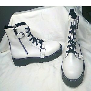 Wild Pair Womens Arriele White Ankle Boots Shoes 10 Medium
